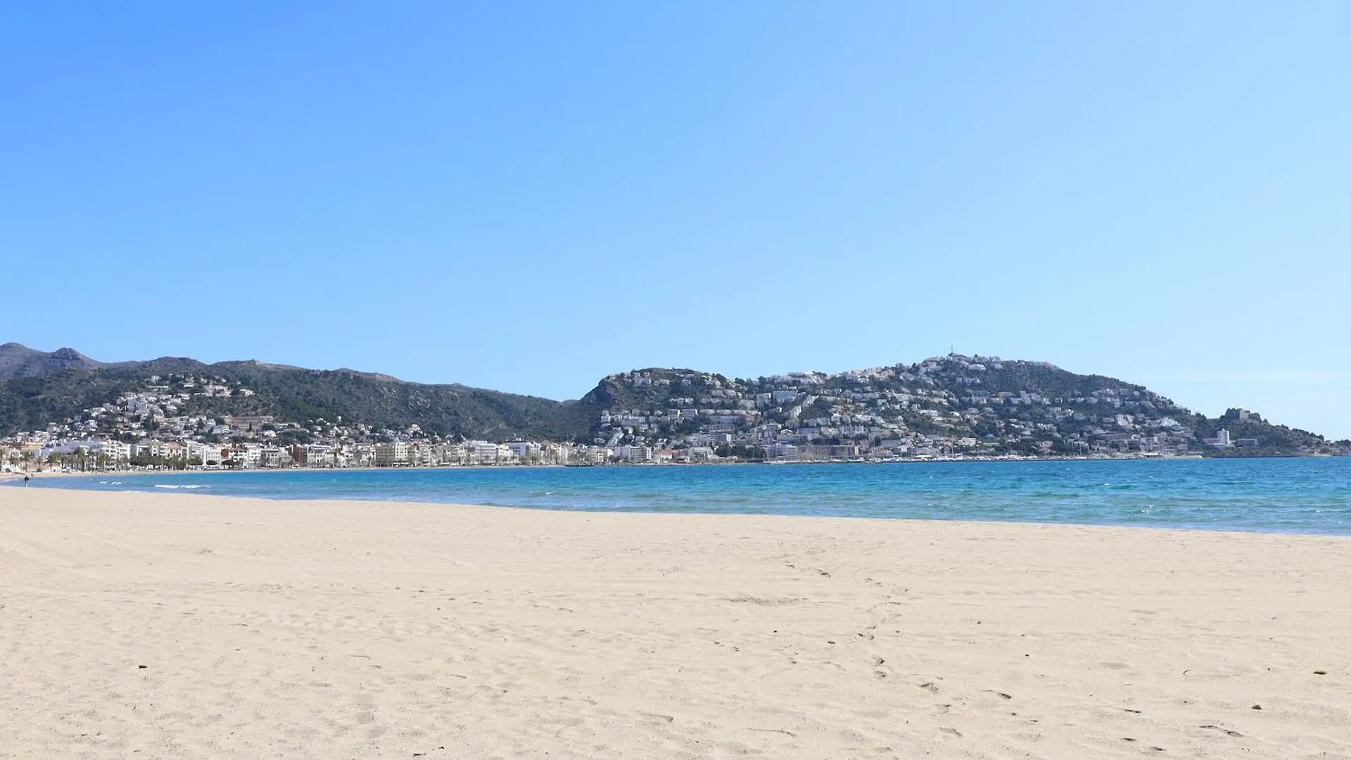 Alquiler De Apartamento Moderno De 2 Dormitorios Con Jardin Privado, - Es-366-7 Roses Apartment
