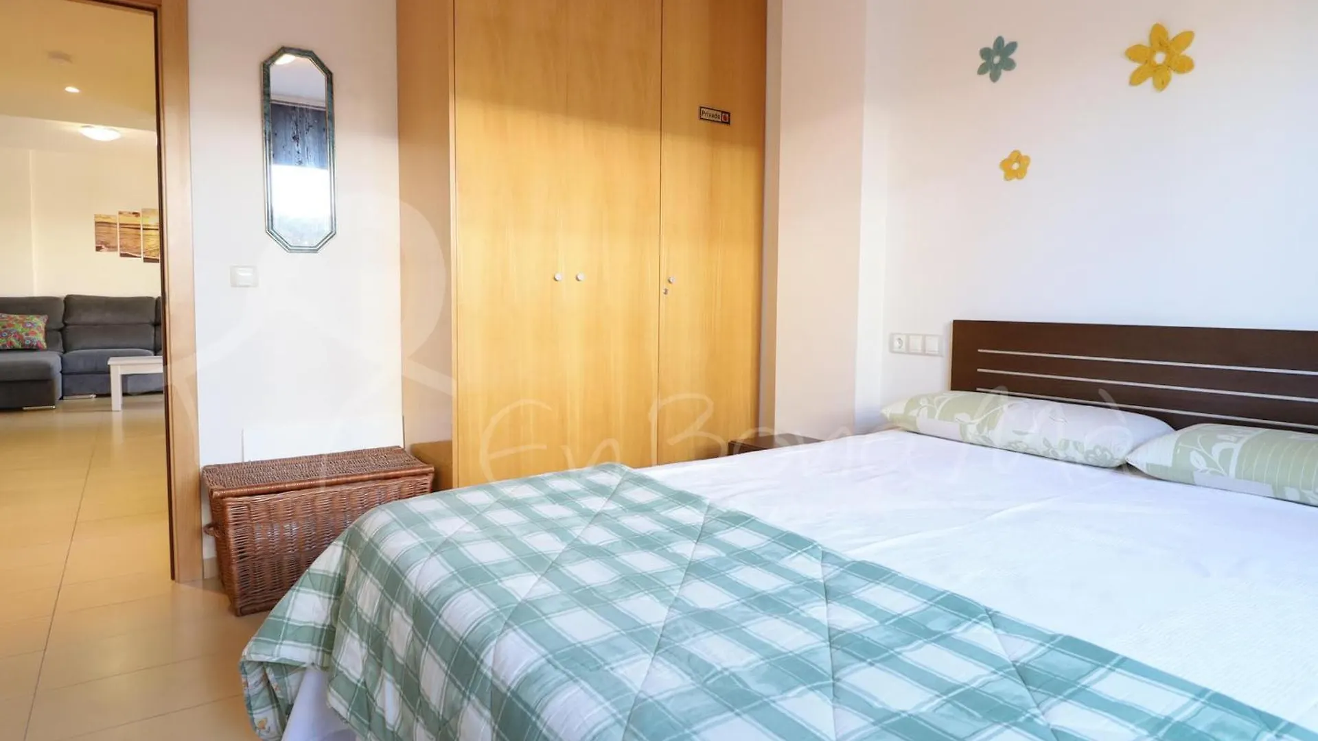 Alquiler De Apartamento Moderno De 2 Dormitorios Con Jardin Privado, - Es-366-7 Roses Apartment
