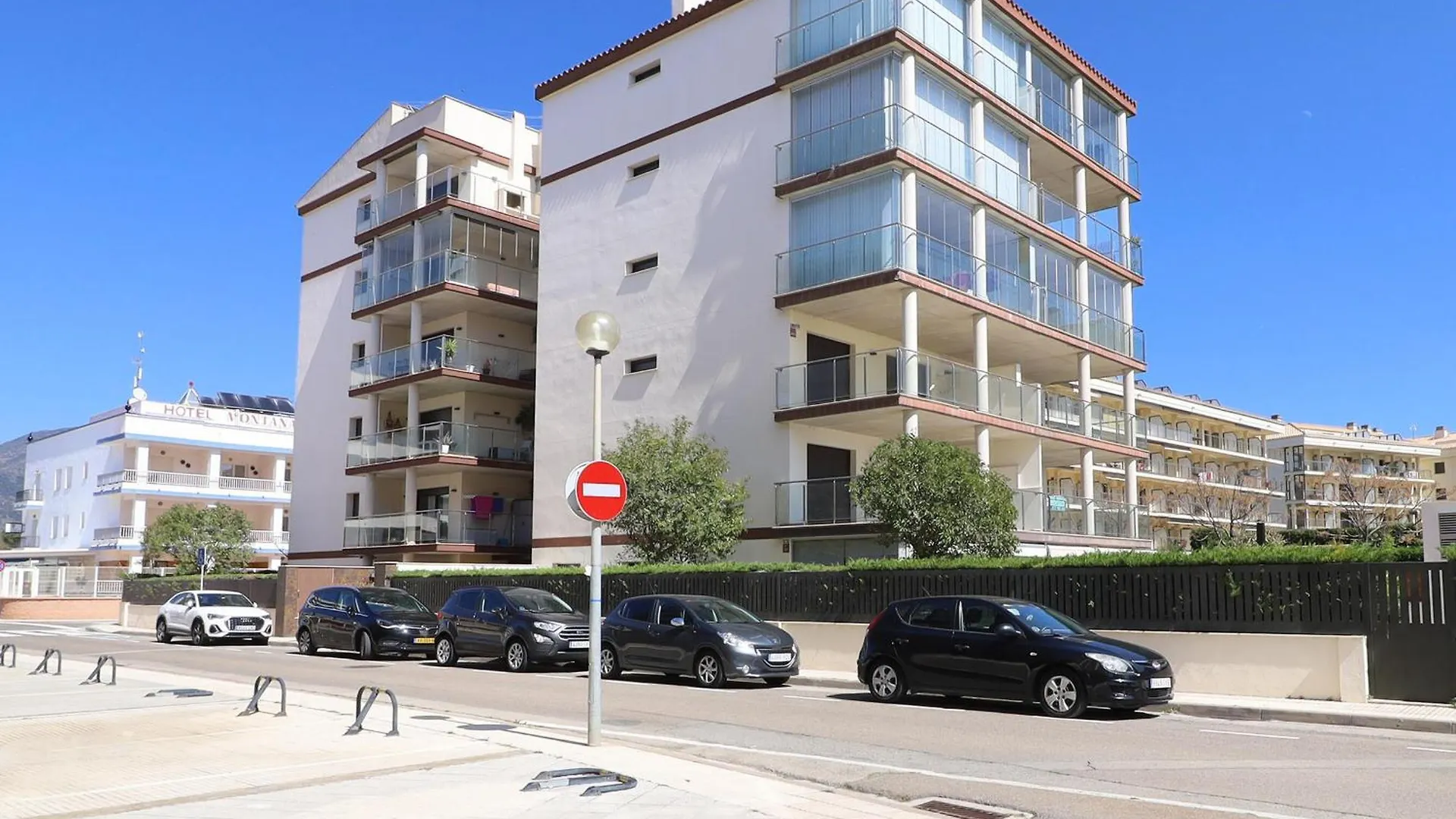 Alquiler De Apartamento Moderno De 2 Dormitorios Con Jardin Privado, - Es-366-7 Roses