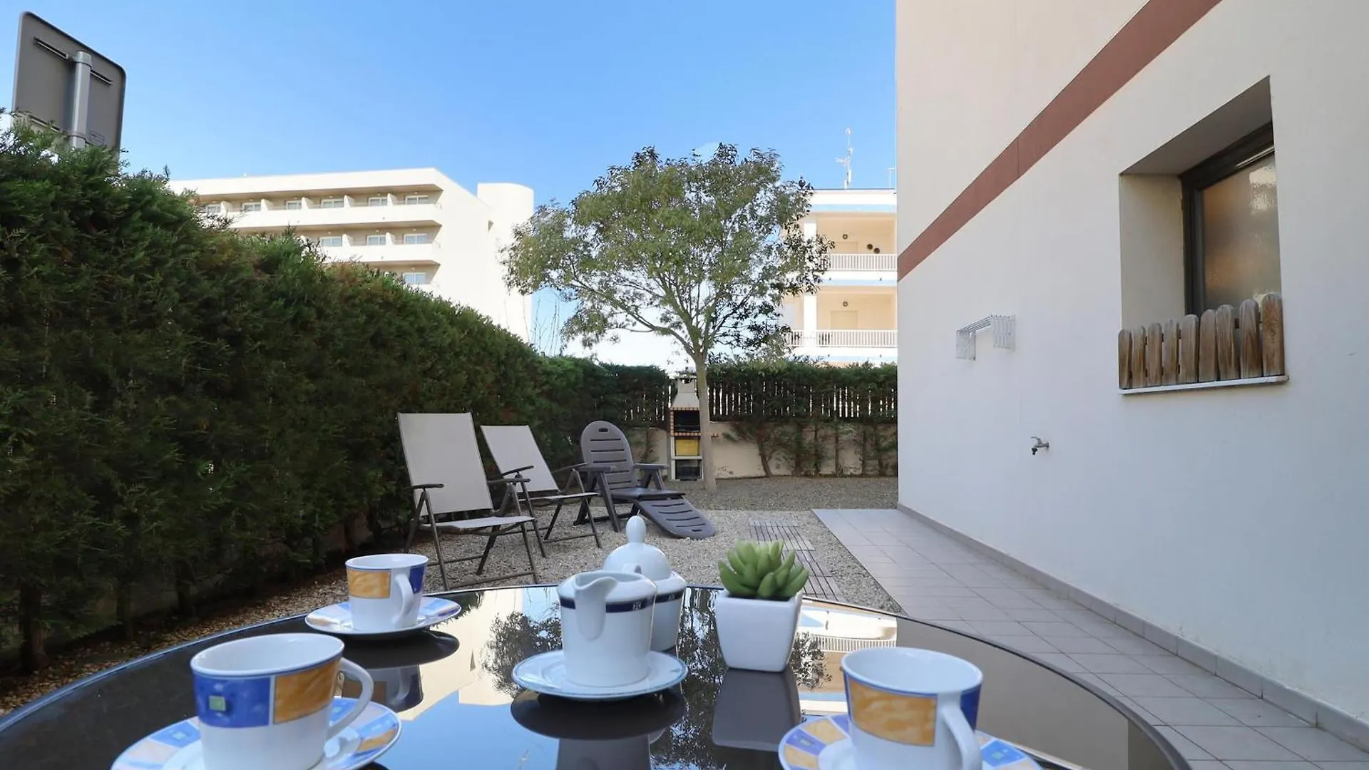 Alquiler De Apartamento Moderno De 2 Dormitorios Con Jardin Privado, - Es-366-7 Roses Apartment
