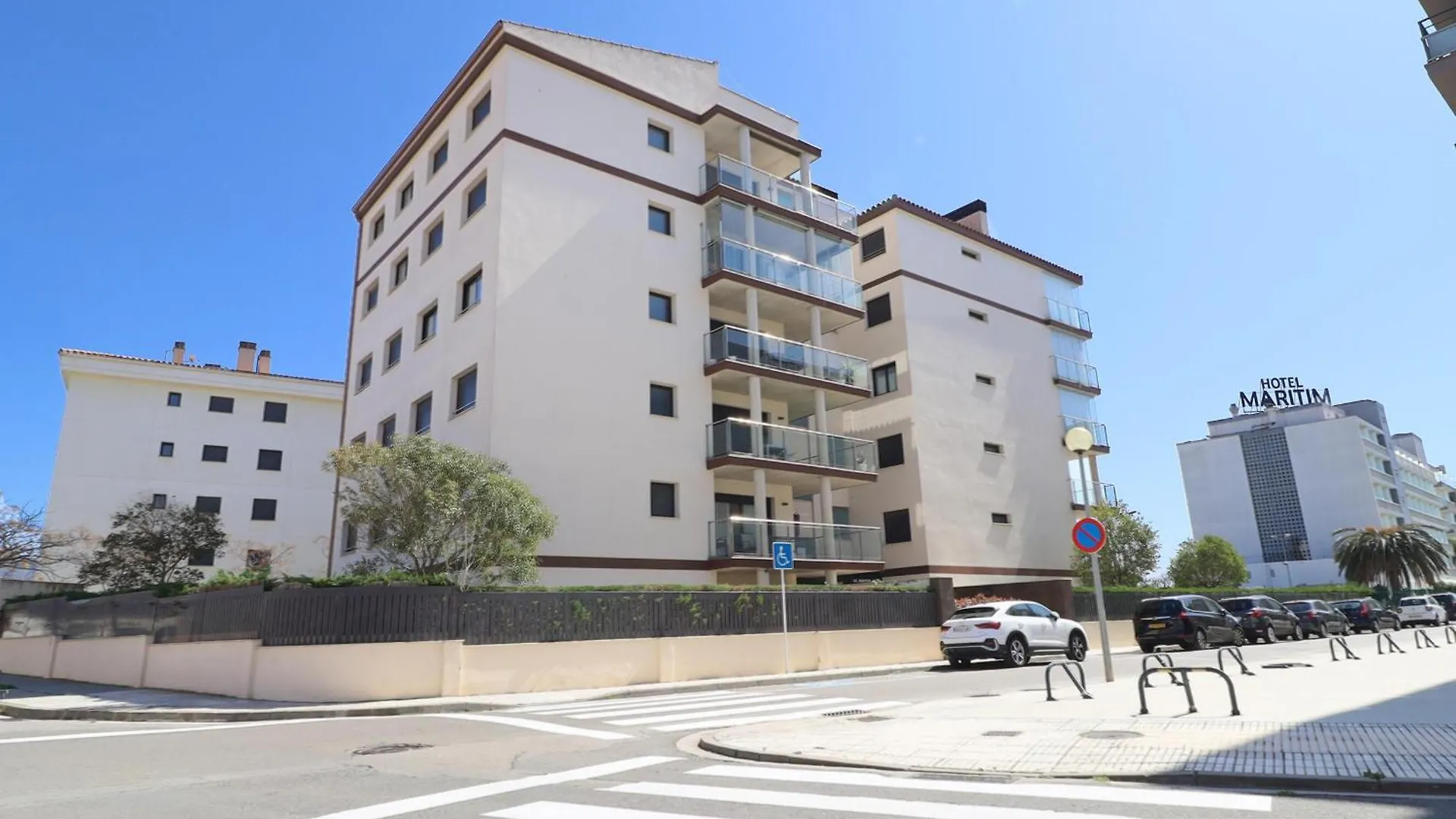 Alquiler De Apartamento Moderno De 2 Dormitorios Con Jardin Privado, - Es-366-7 Roses
