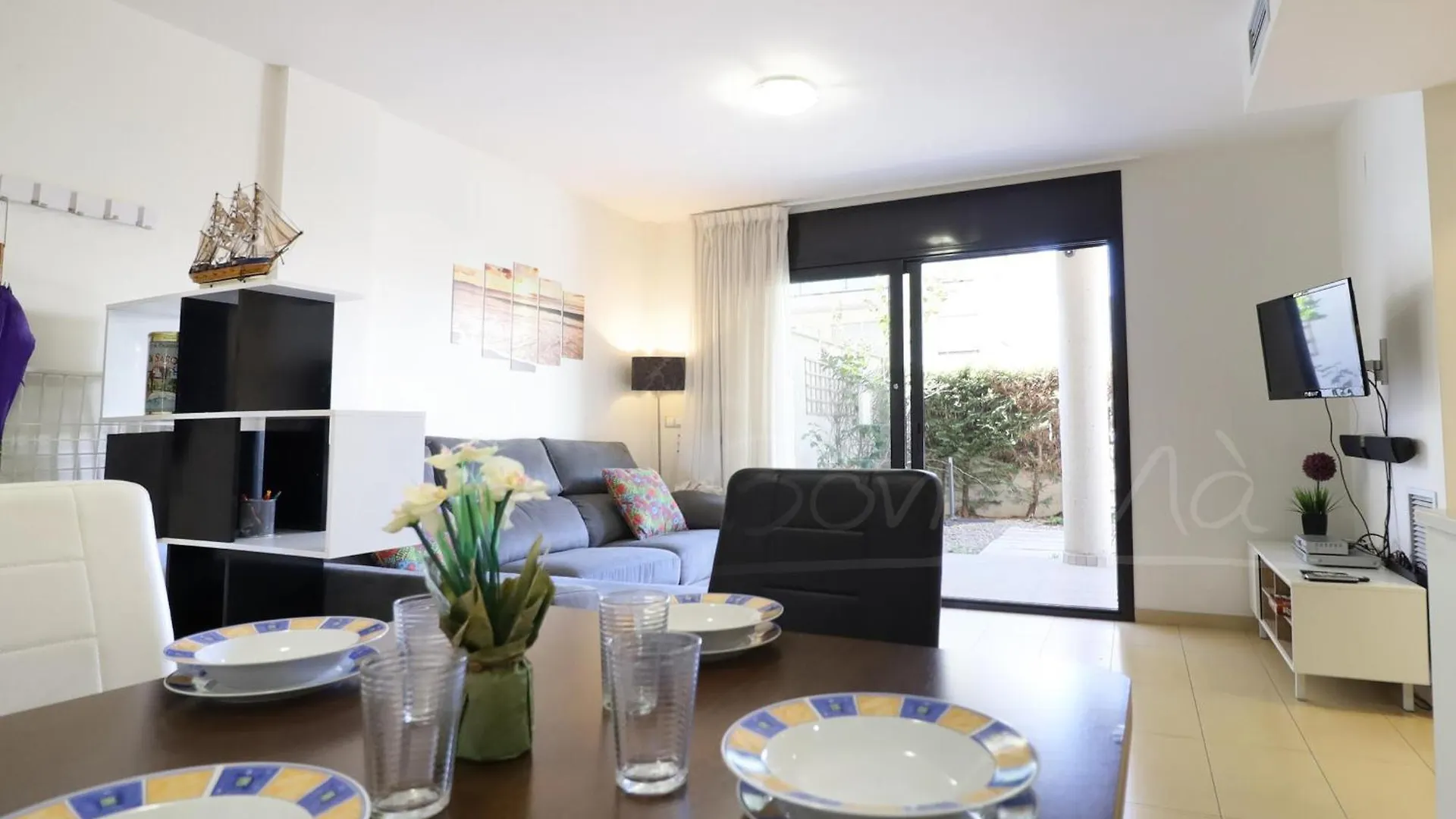 Alquiler De Apartamento Moderno De 2 Dormitorios Con Jardin Privado, - Es-366-7 Roses